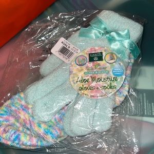 Aloe infused gloves and socks